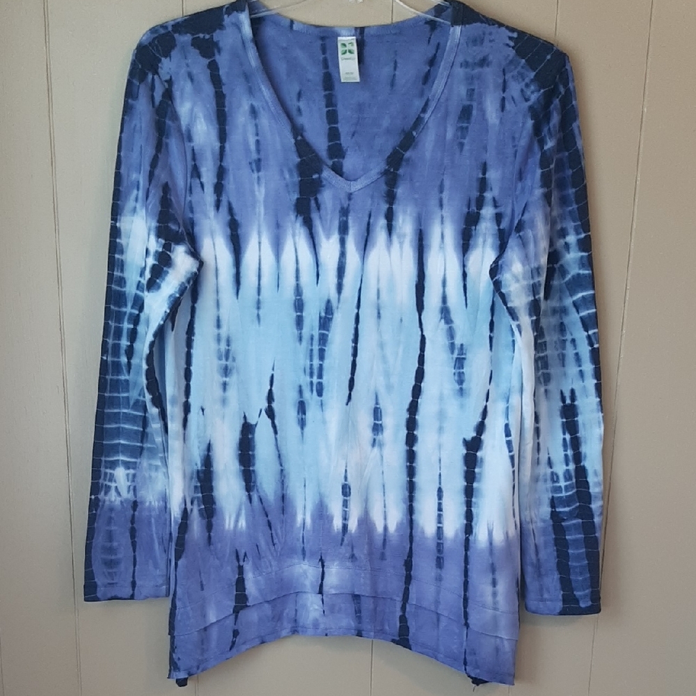 GreenTea Women's M Tie-Dye Style V-Neck Long Sleeve Lightweight Top